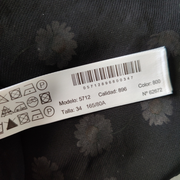 Massimo Dutti daisy floral camisole black, Size 2 - Picture 9 of 9